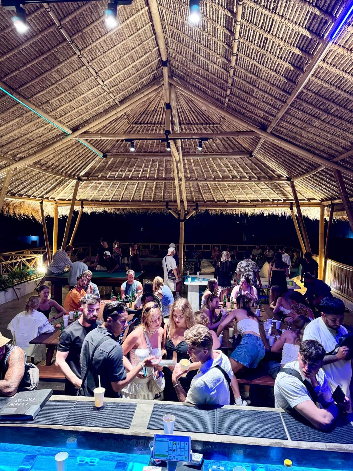 Canggu Central Hostel Экстерьер фото