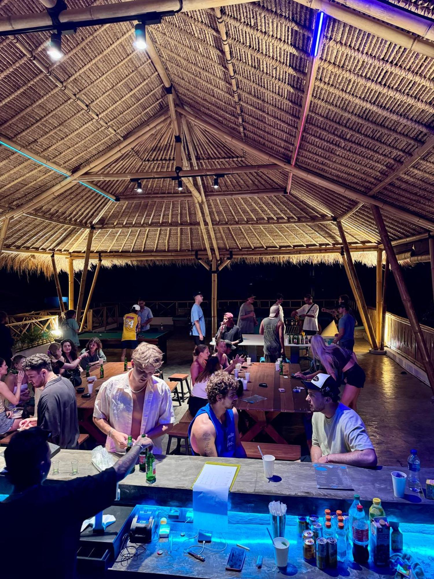 Canggu Central Hostel Экстерьер фото