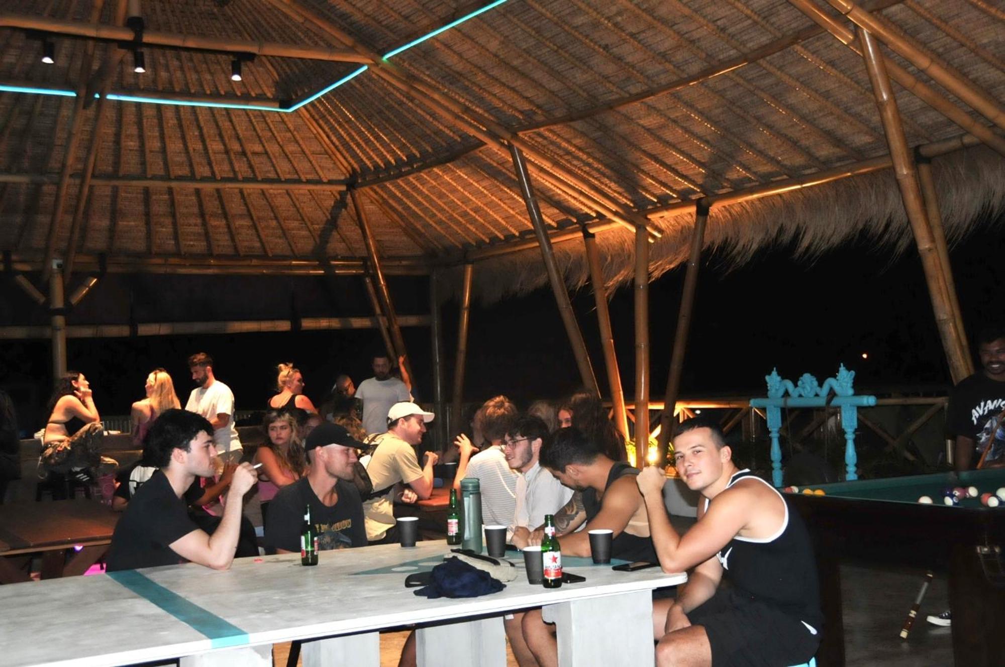 Canggu Central Hostel Экстерьер фото